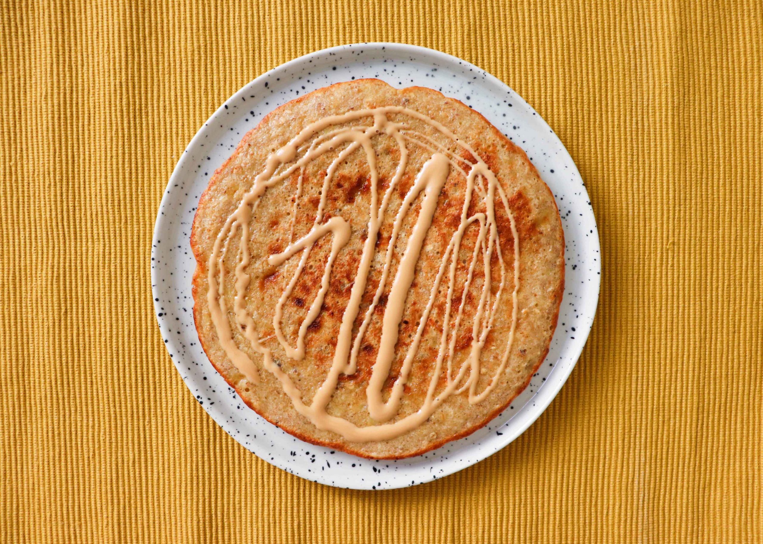 Bananenpannenkoek met amandelpasta van Koro